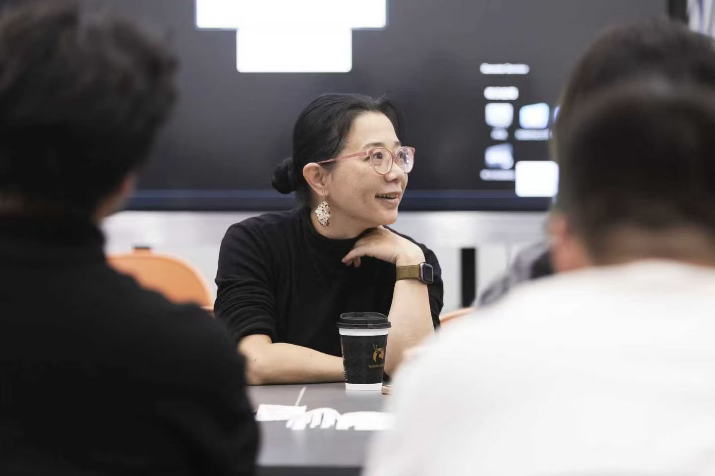 Fan Xiang teaching in the classroom